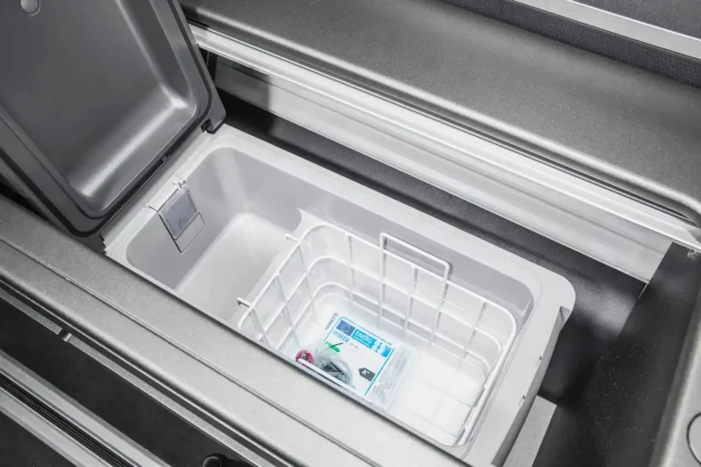 Nevera a compresor dometic 12v, kit camper autoinstalable de Furgomania