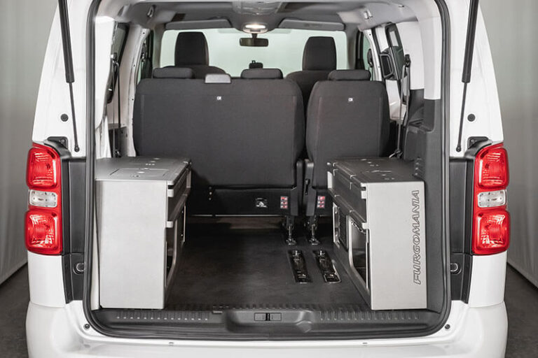 Kit cama basico montado en una Citroen Jumpy M