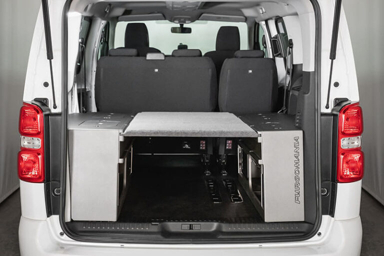 Kit cama basico montado en una Citroen Jumpy M
