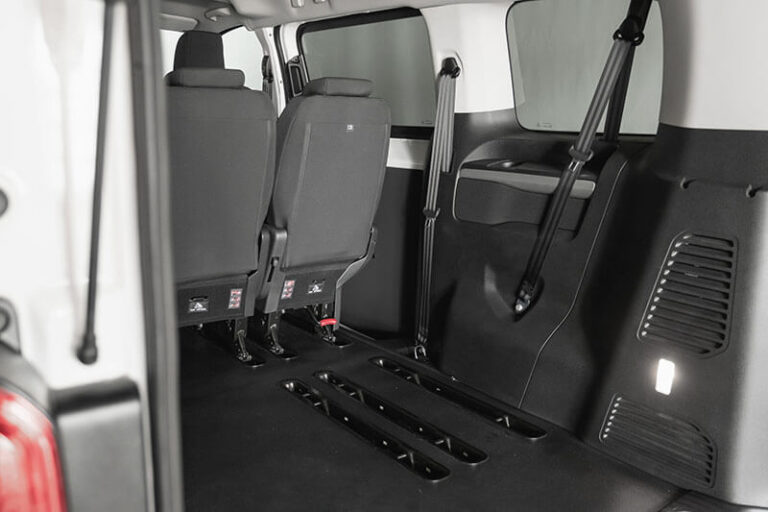 Kit cama basico montado en una Citroen Jumpy M