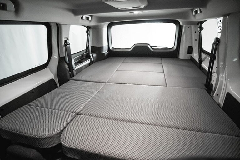 Kit cama basico montado en una Citroen Jumpy M
