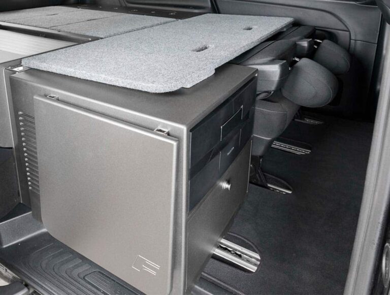 Kit 4 en 1 con nevera, kit camper autoinstalable de Furgomania