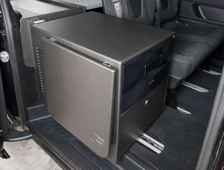 Kit 4 en 1 con nevera, kit camper autoinstalable de Furgomania