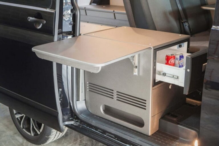 Kit 4 en 1 con nevera, kit camper autoinstalable de Furgomania