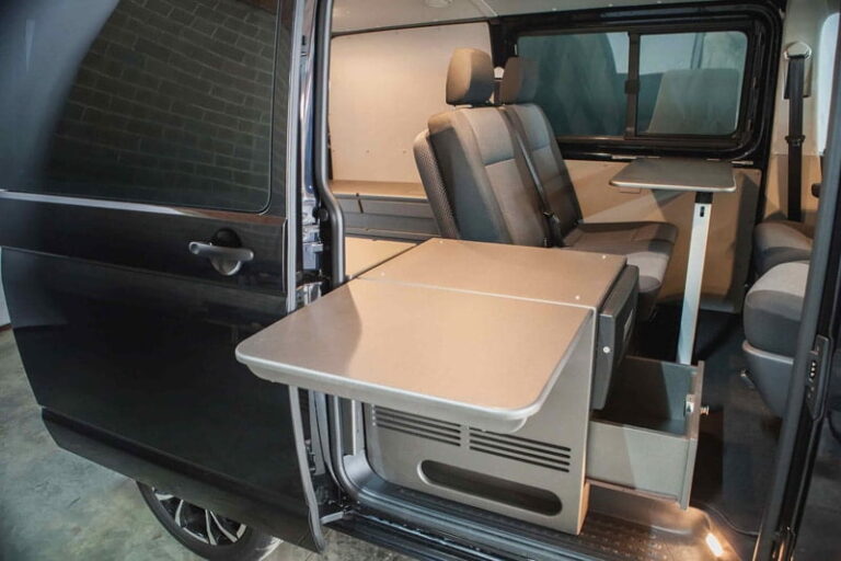 Kit 4 en 1 con nevera, kit camper autoinstalable de Furgomania