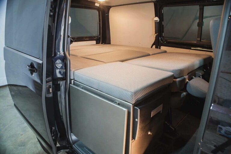 Kit 4 en 1 con nevera, kit camper autoinstalable de Furgomania