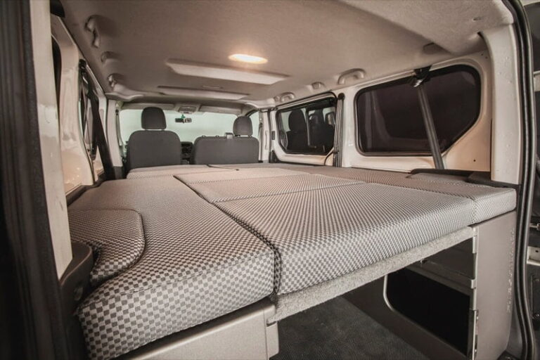 Kit cama ancho montado en una Opel Vivaro 2015