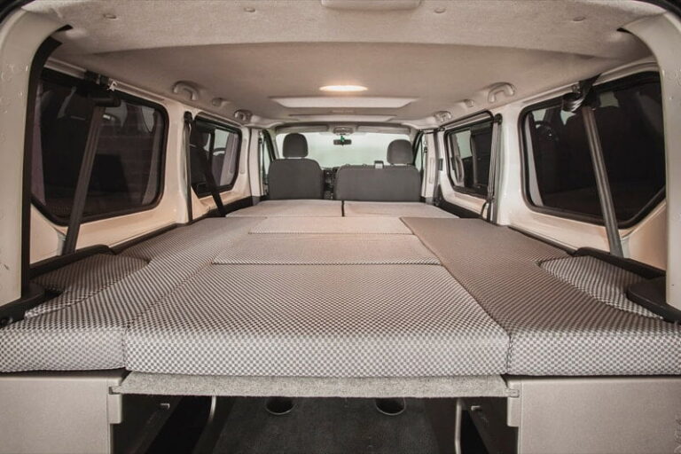 Kit cama ancho montado en una Renault Trafic 2015