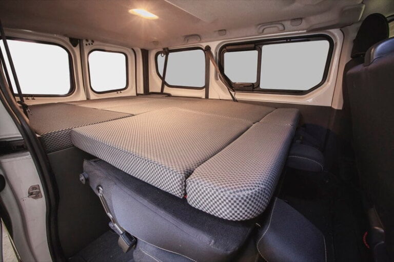 Kit cama ancho montado en una Renault Trafic 2015