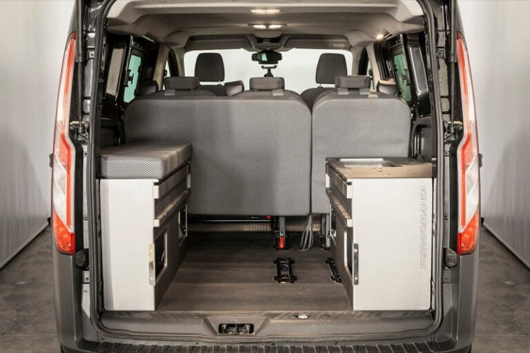 Kit cama ancho montado en una Ford Transit Custom