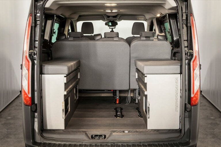 Kit cama ancho montado en una Ford Transit Custom