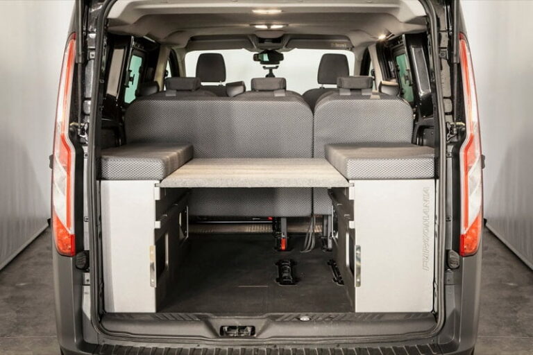 Kit cama ancho montado en una Ford Transit Custom