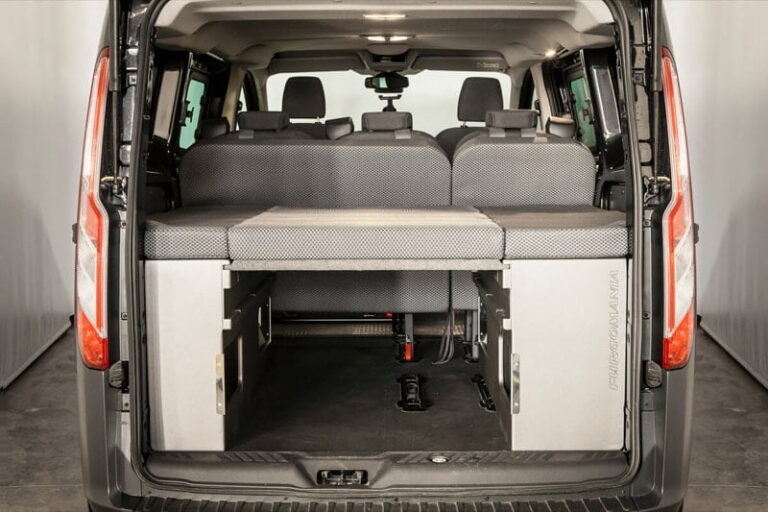 Kit cama ancho montado en una Ford Transit Custom