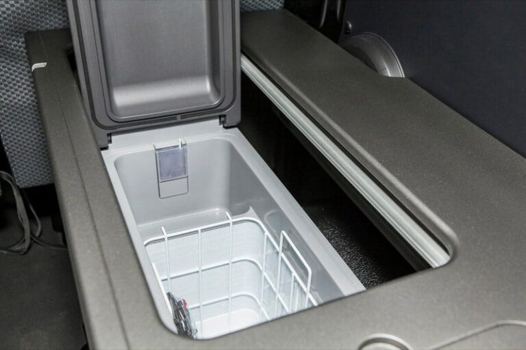 Kit cama ancho montado en una Ford Transit Custom