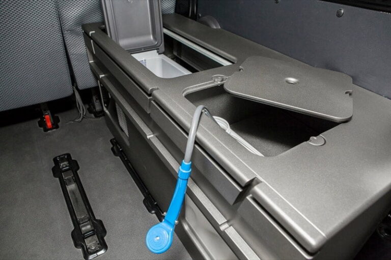 Kit cama ancho montado en una Ford Transit Custom
