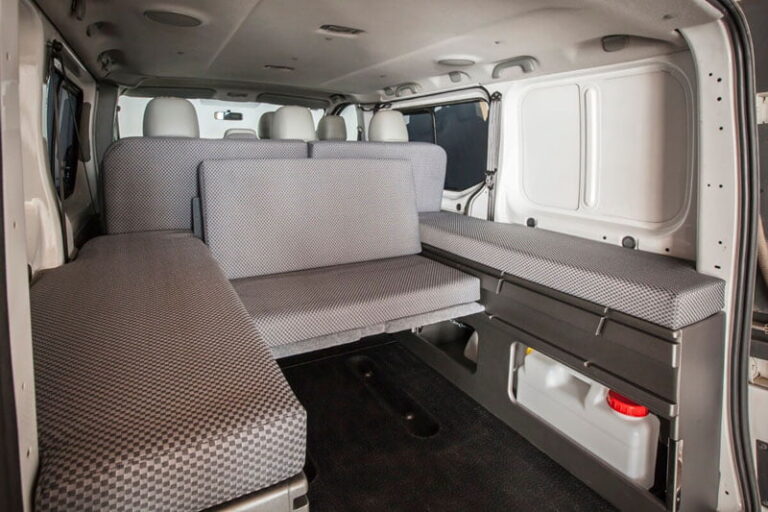 Kit cama basic montado en una Renault Trafic