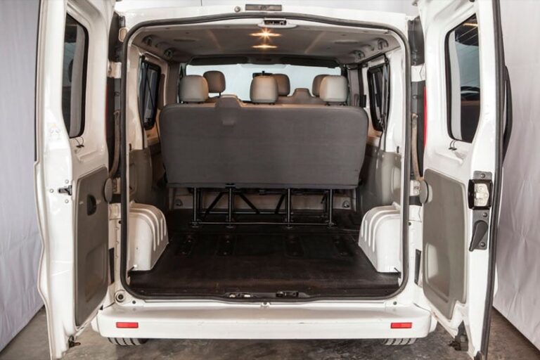 Kit cama basic montado en una Renault Trafic