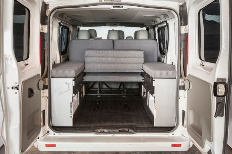 Kit cama basic montado en una Renault Trafic
