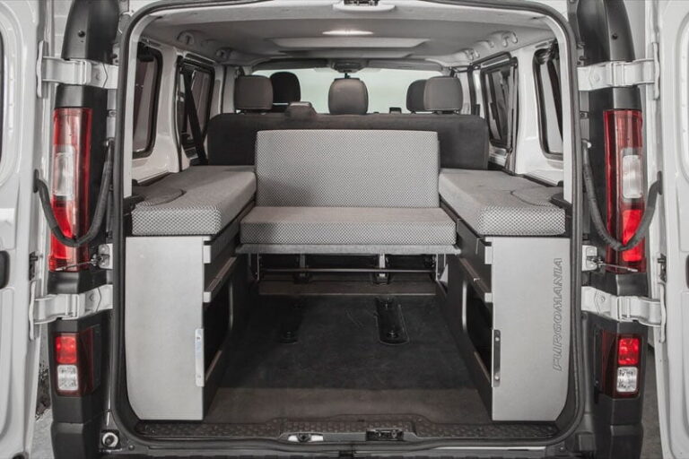 Kit cama basico montado en una Renault Trafic 2015