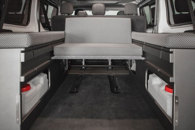 Kit cama basico montado en una Renault Trafic 2015