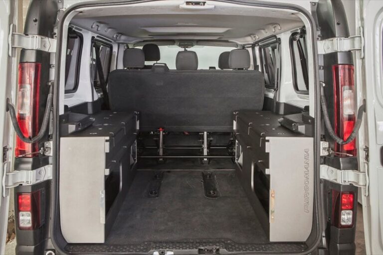 Kit cama basico montado en una Renault Trafic 2015