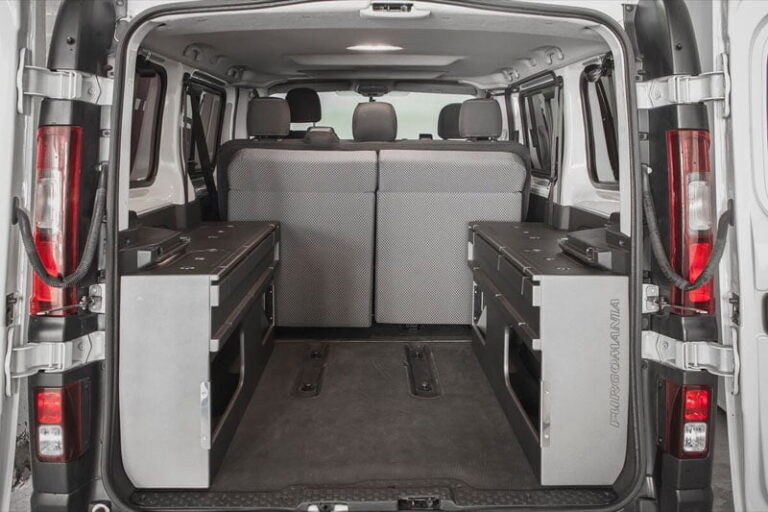 Kit cama basico montado en una Renault Trafic 2015