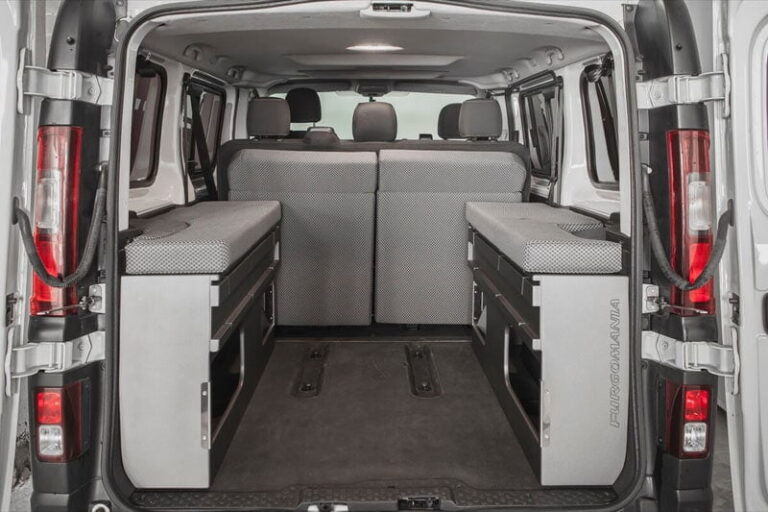 Kit cama basico montado en una Renault Trafic 2015