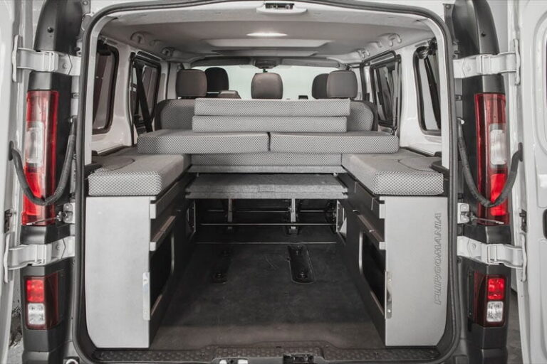 Kit cama basico montado en una Nissan NV300