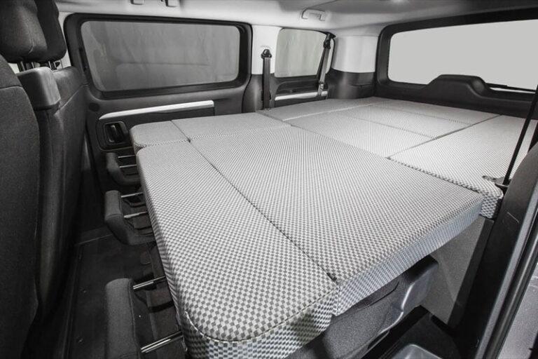 Kit cama modulo basico montado en una Peugeot Traveller