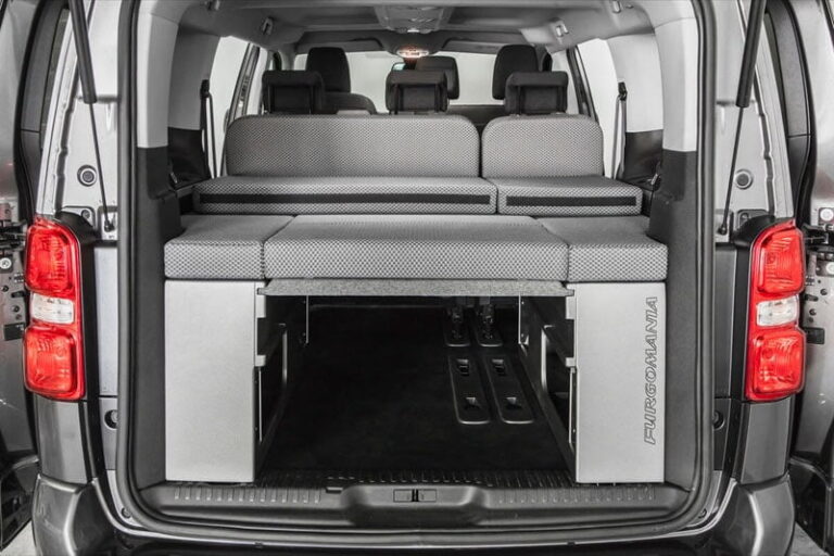 Kit cama modulo basico montado en una Peugeot Traveller