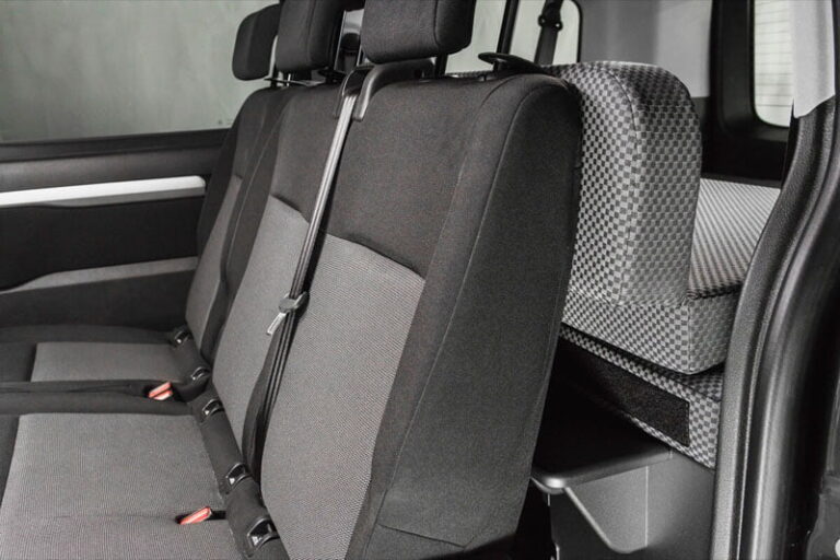 Kit cama modulo basico montado en una Peugeot Traveller