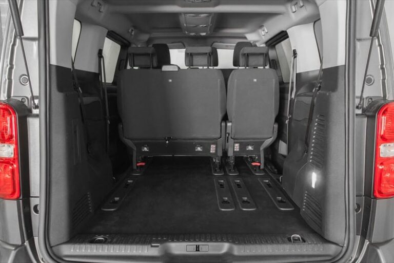 Kit cama modulo basico montado en una Peugeot Traveller