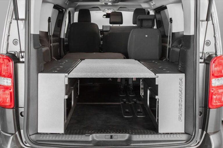 Kit cama modulo basico montado en una Peugeot Traveller