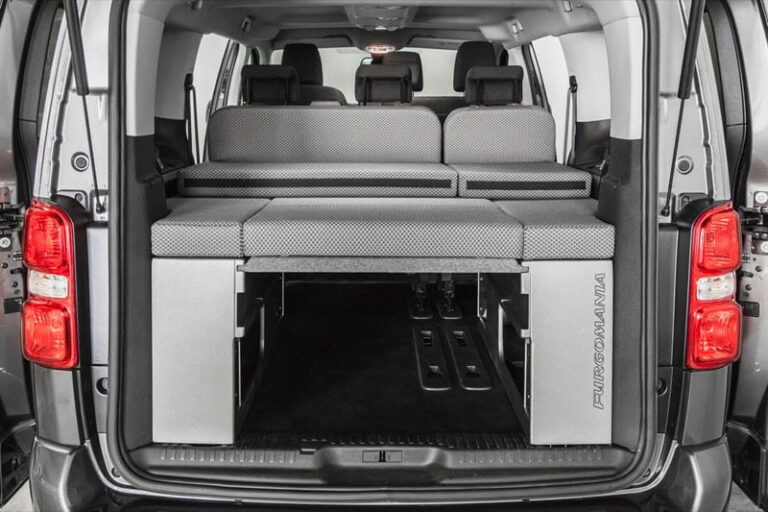 Kit cama modulo basico montado en una Citroen Space Tourer