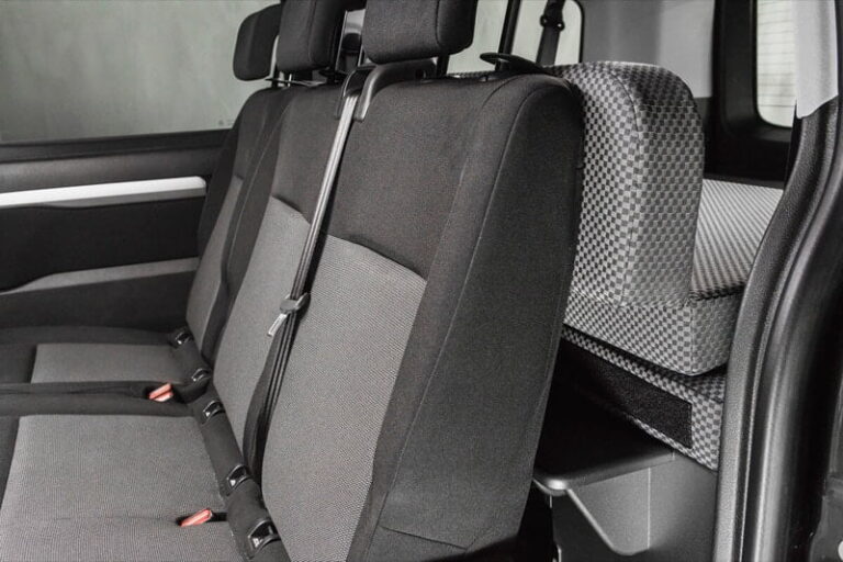 Kit cama modulo ancho montado en una Citroen Space Tourer