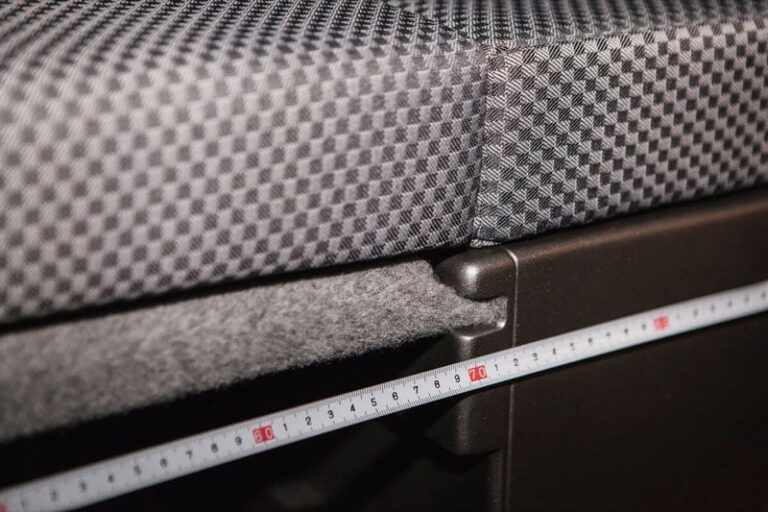 Kit cama modulo ancho montado en una Citroen Space Tourer
