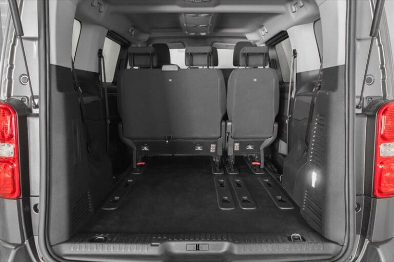Kit cama modulo basico montado en una Citroen Space Tourer