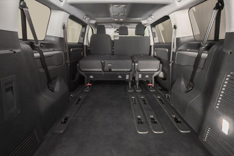 Kit cama modulo ancho montado en una Citroen Space Tourer