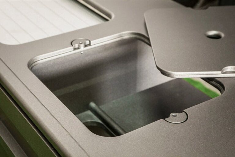 Kit cama basico montado en una Ford Transit Custom