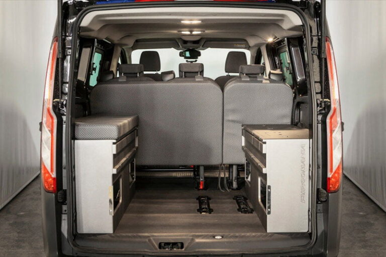 Kit cama basico montado en una Ford Transit Custom