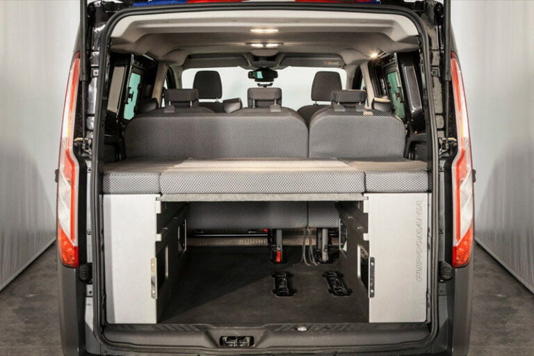 Kit cama basico montado en una Ford Transit Custom