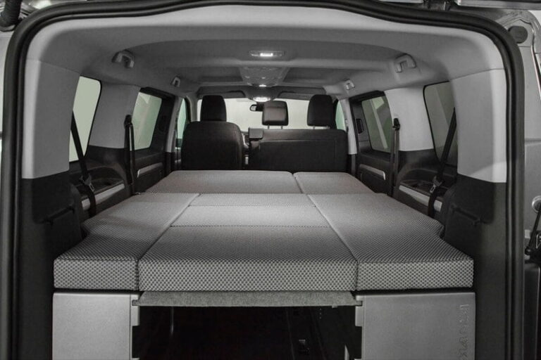 Kit cama modulo ancho montado en una Toyota New Proace