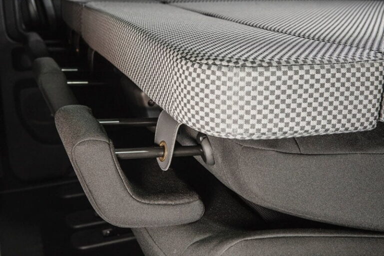 Kit cama modulo ancho montado en una Toyota New Proace