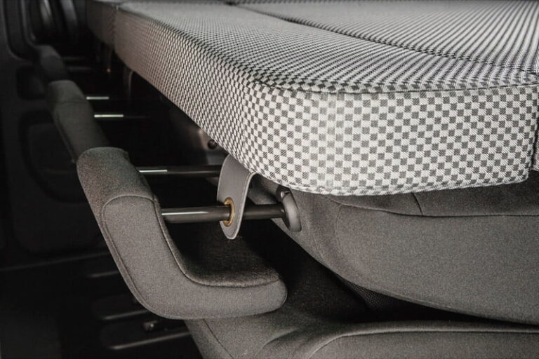 Kit cama modulo ancho montado en una Peugeot Traveller
