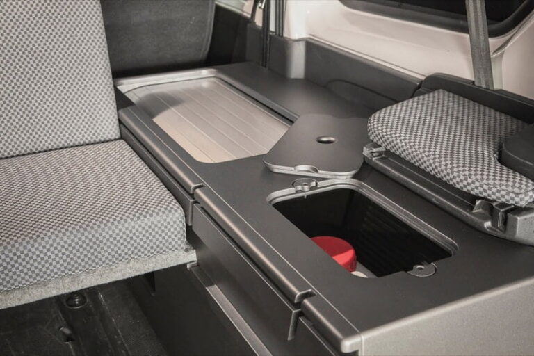 Kit cama ancho montado en una Nissan NV300