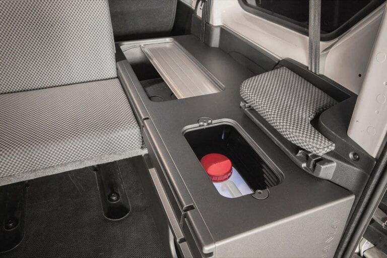 Kit cama ancho montado en una Nissan NV300