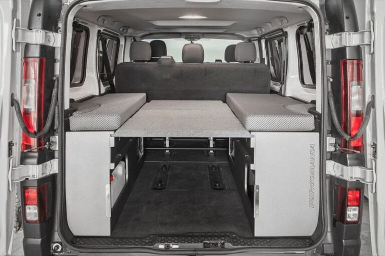 Kit cama ancho montado en una Nissan NV300