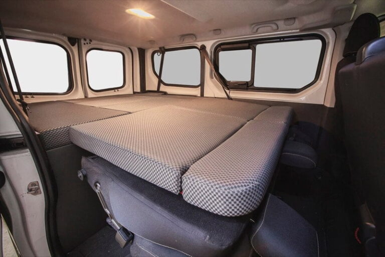Kit cama ancho montado en una Nissan NV300