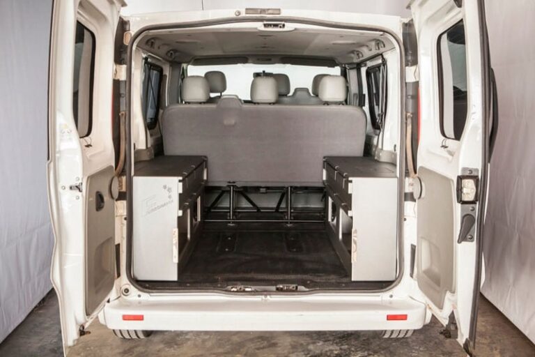 Kit cama basic montado en una Nissan Primastar