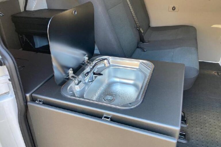 Kit 4 en 1 con fregadero, kit camper autoinstalable de Furgomania